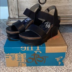 BRAND NEW otbt wedges!
